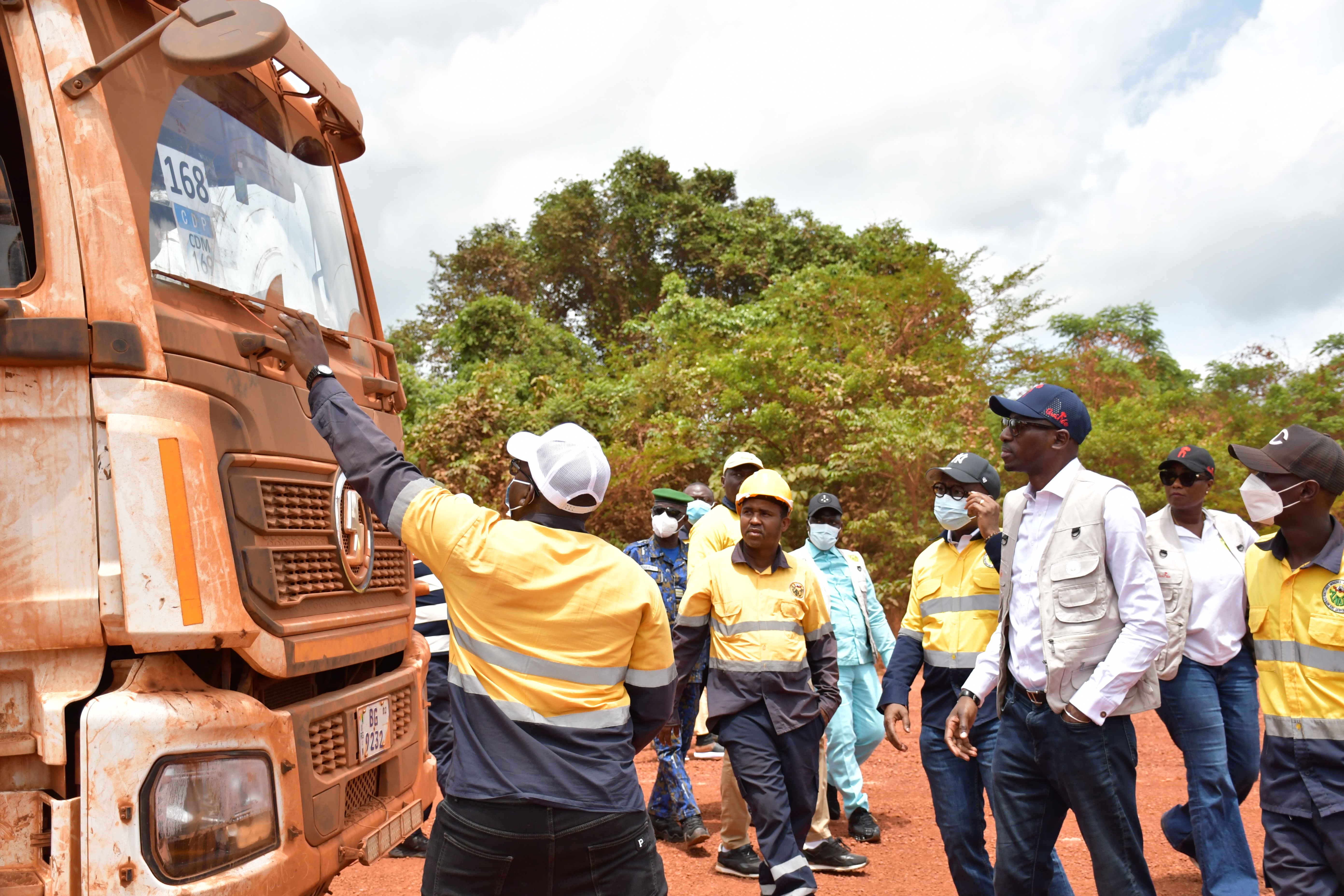 L'ANAIM au cœur du dialogue social à Boké, entre actions de solidarité et inspection de la Route de Dapilon