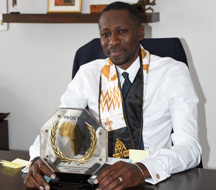 PADEV 2025 : Le DG de l’ANAIM, Aly Damalaye Condé célèbre son trophée de « Meilleur Manager »