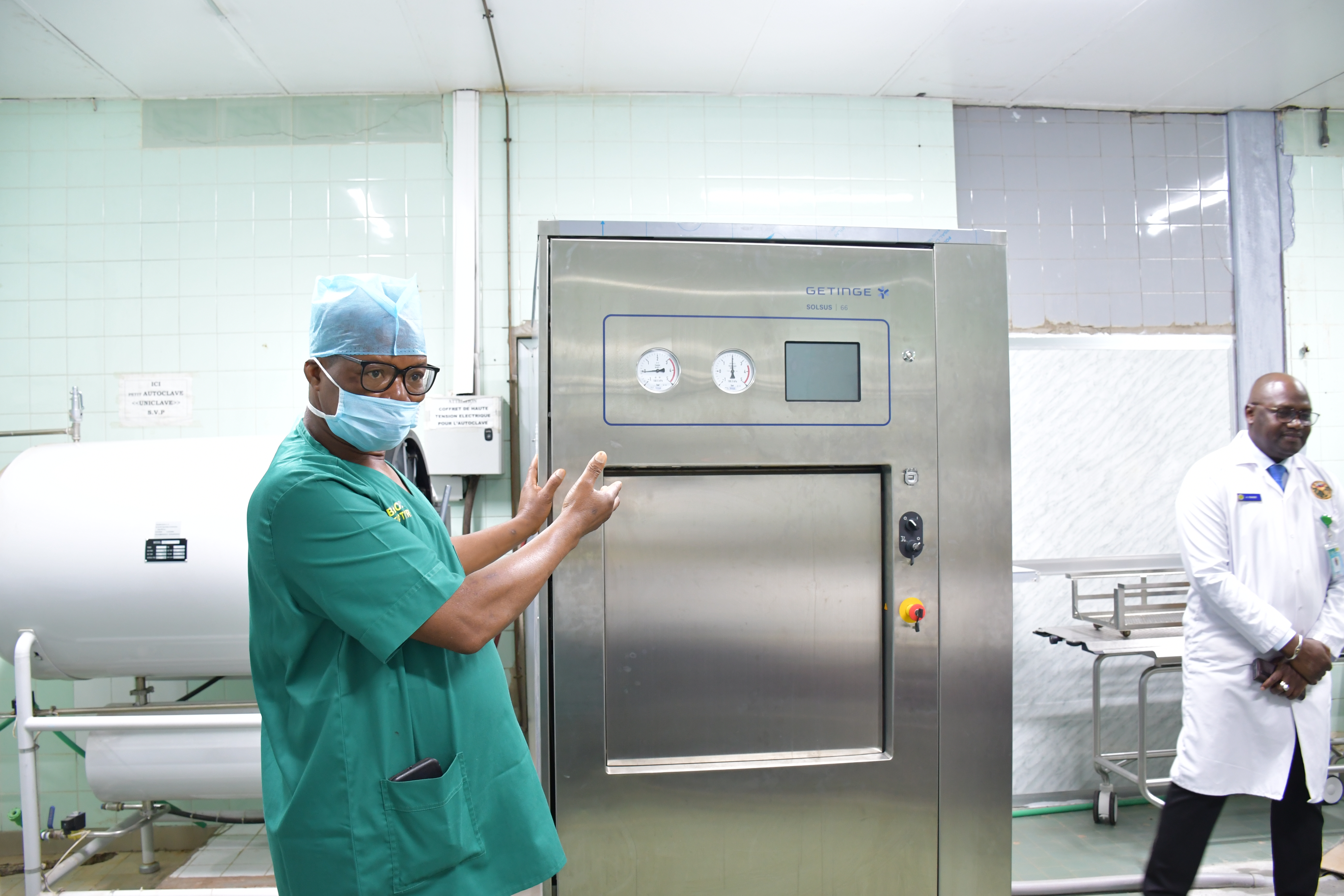 À Kamsar la chirurgie mini-invasive fait évoluer la prise en charge des patients
