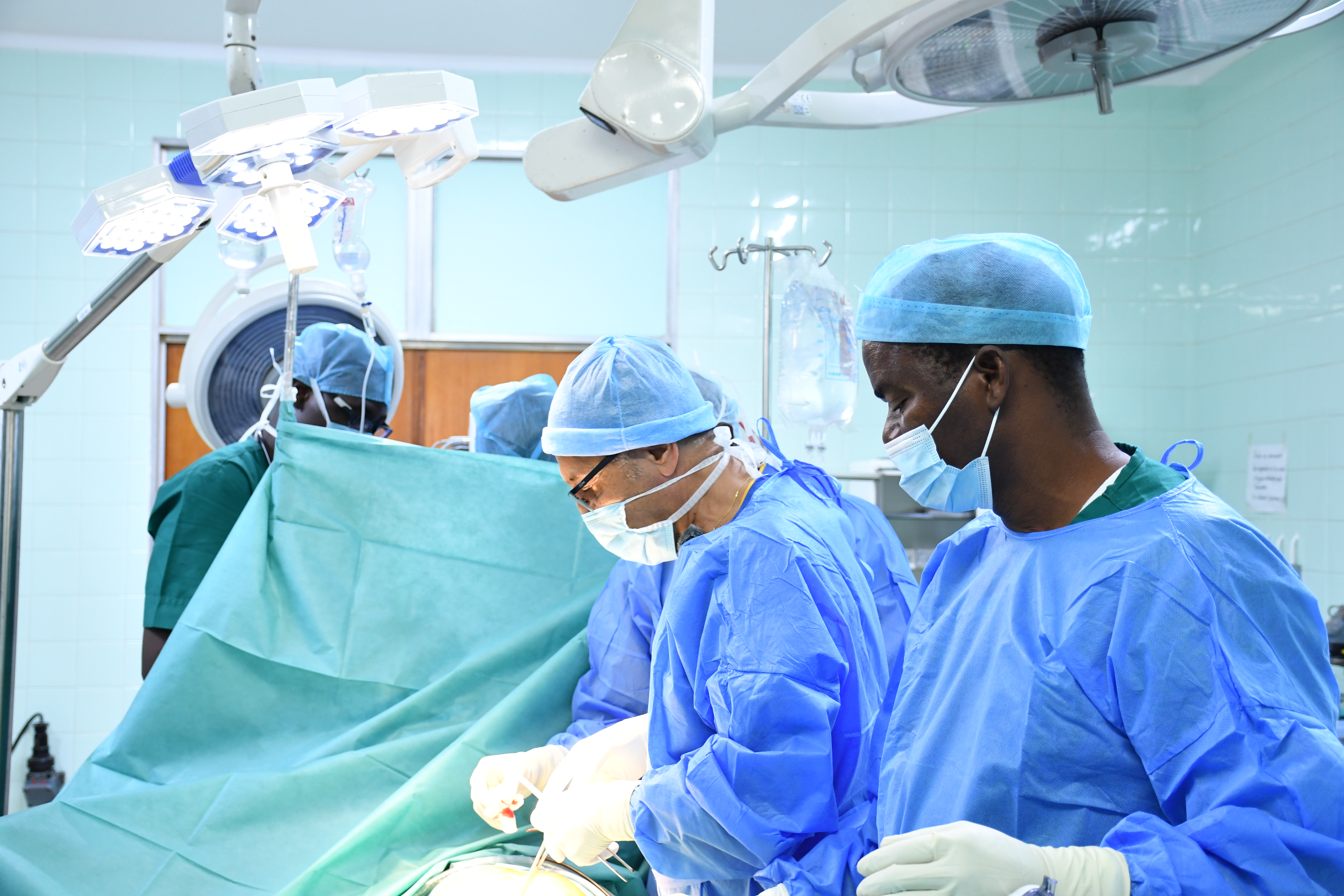 À Kamsar la chirurgie mini-invasive fait évoluer la prise en charge des patients