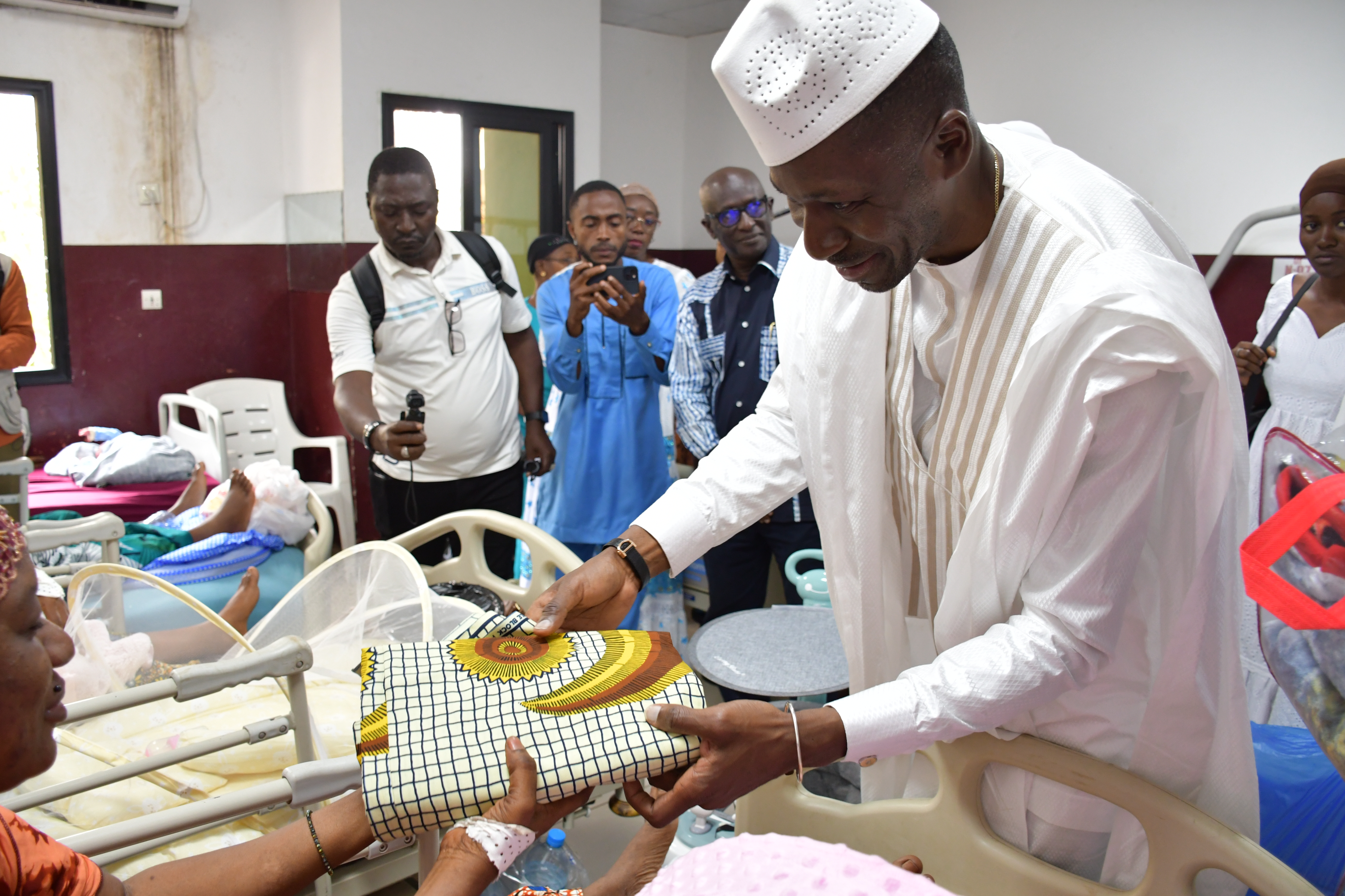 Célébration du Mois de la Femme : L’ANAIM S.A. apporte sourire et réconfort aux maternités de Ratoma et Kaloum