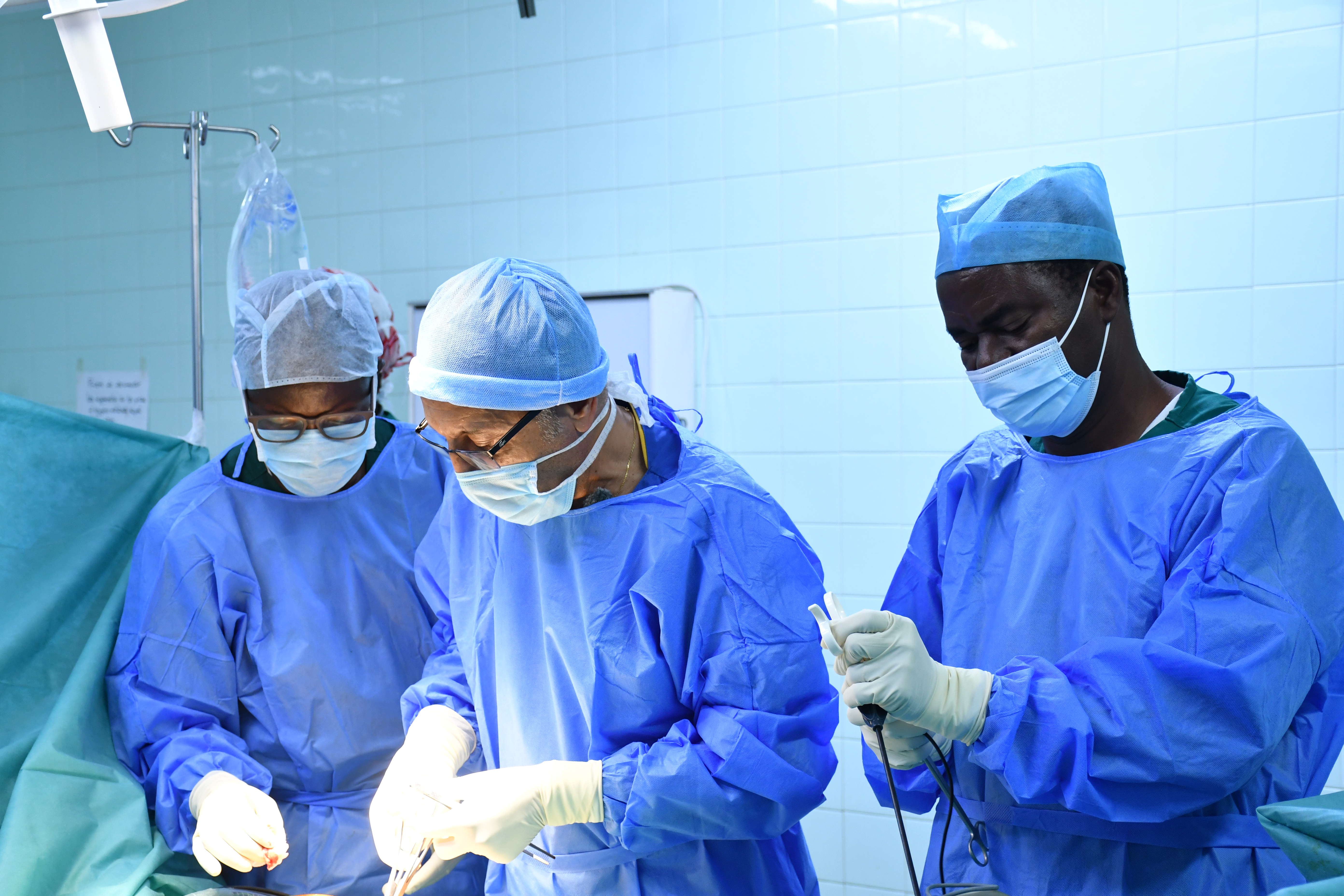 À Kamsar la chirurgie mini-invasive fait évoluer la prise en charge des patients